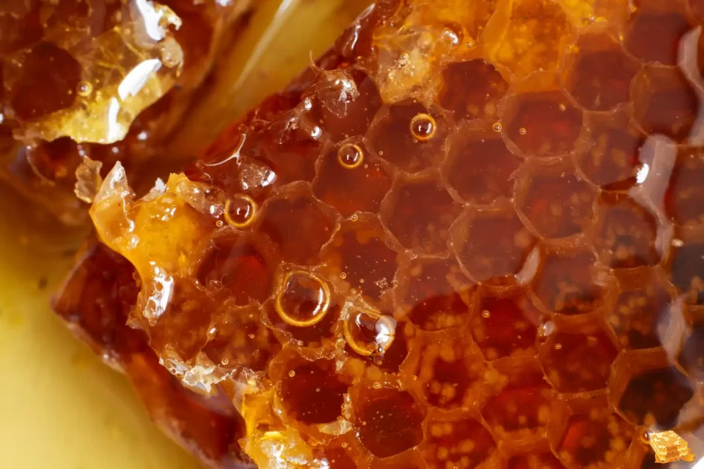 از بین بردن کف عسل